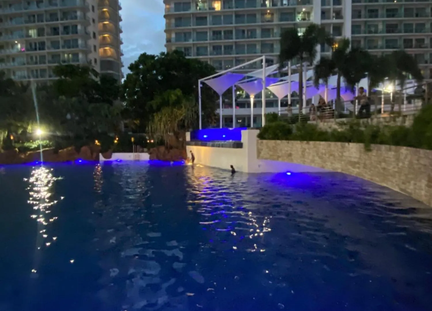 Aparthotel Azure Staycations By M&M'S Paranaque City