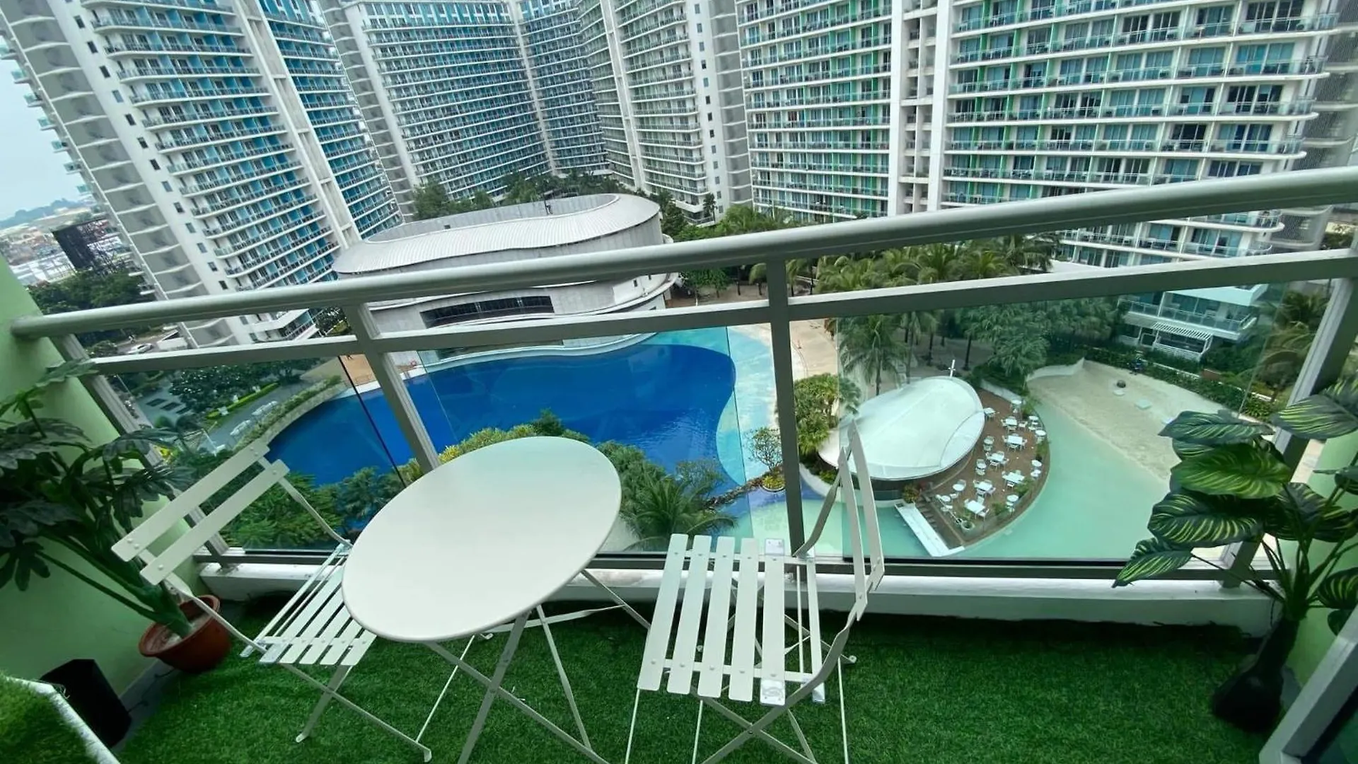Azure Staycations By M&M'S Paranaque City Aparthotel