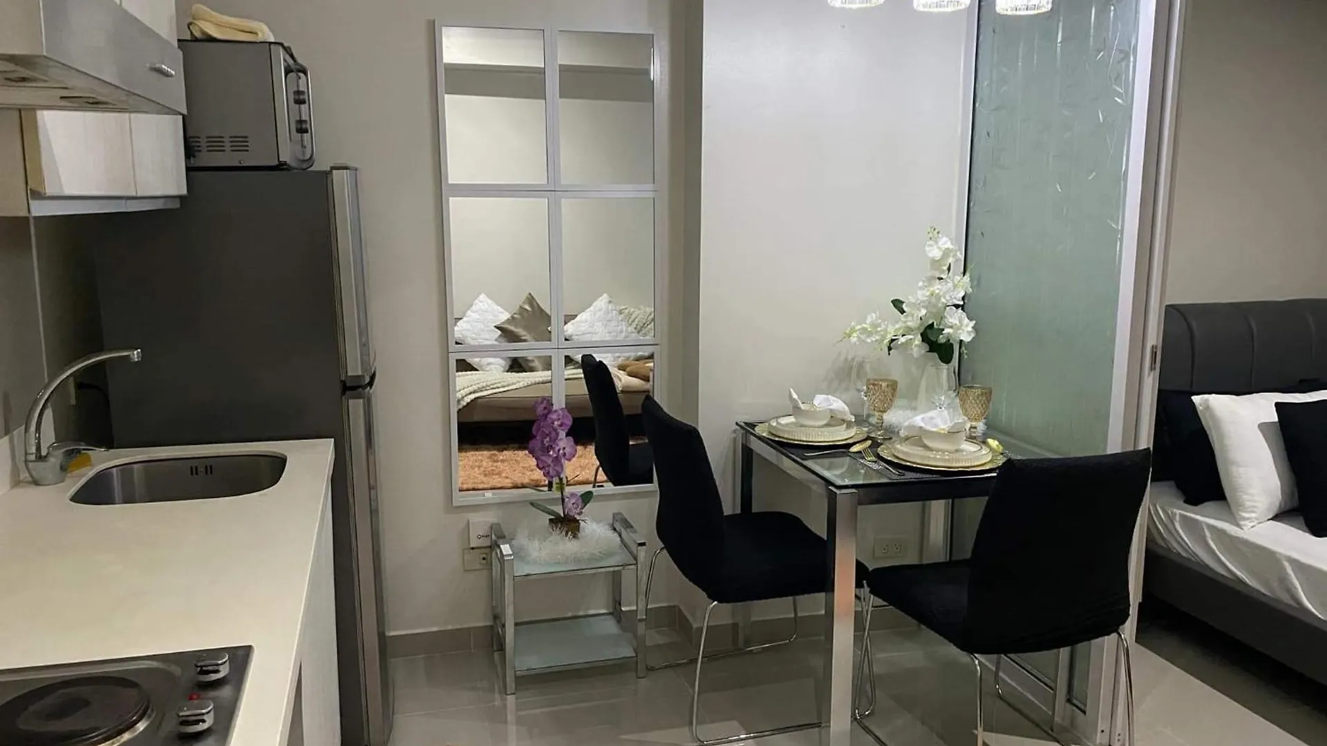 Azure Staycations By M&M'S Paranaque City Aparthotel